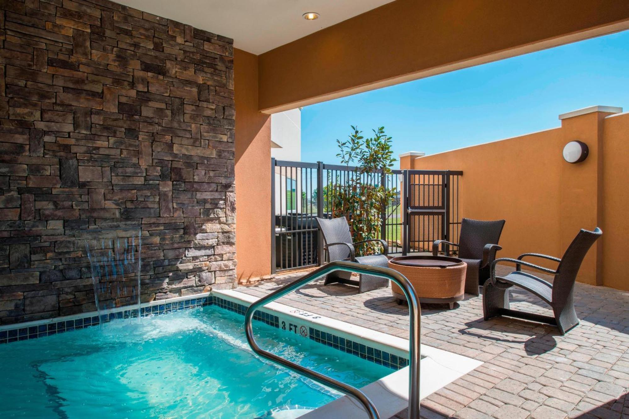 Courtyard By Marriott Columbus Hotell Exteriör bild