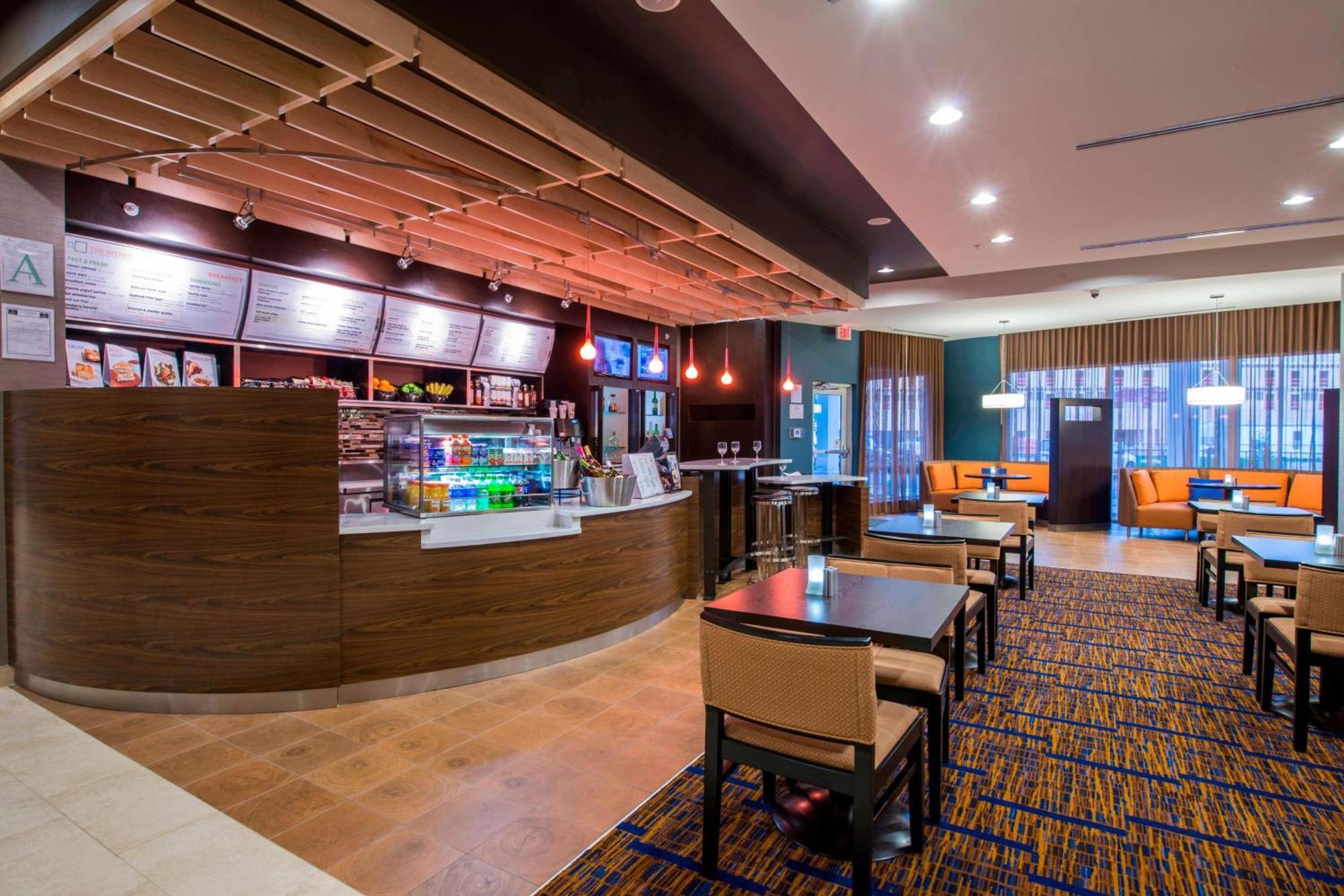 Courtyard By Marriott Columbus Hotell Exteriör bild