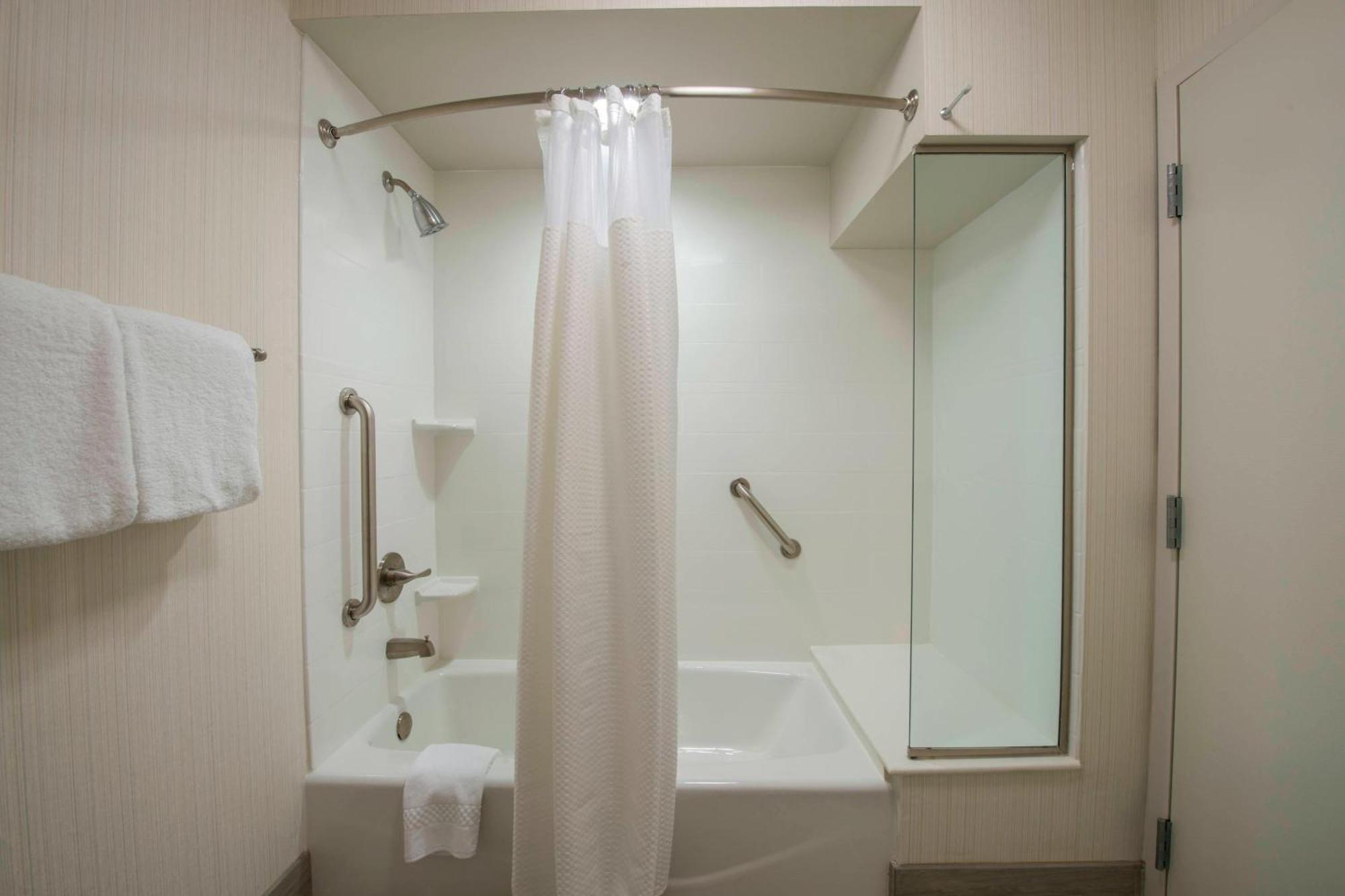 Courtyard By Marriott Columbus Hotell Exteriör bild